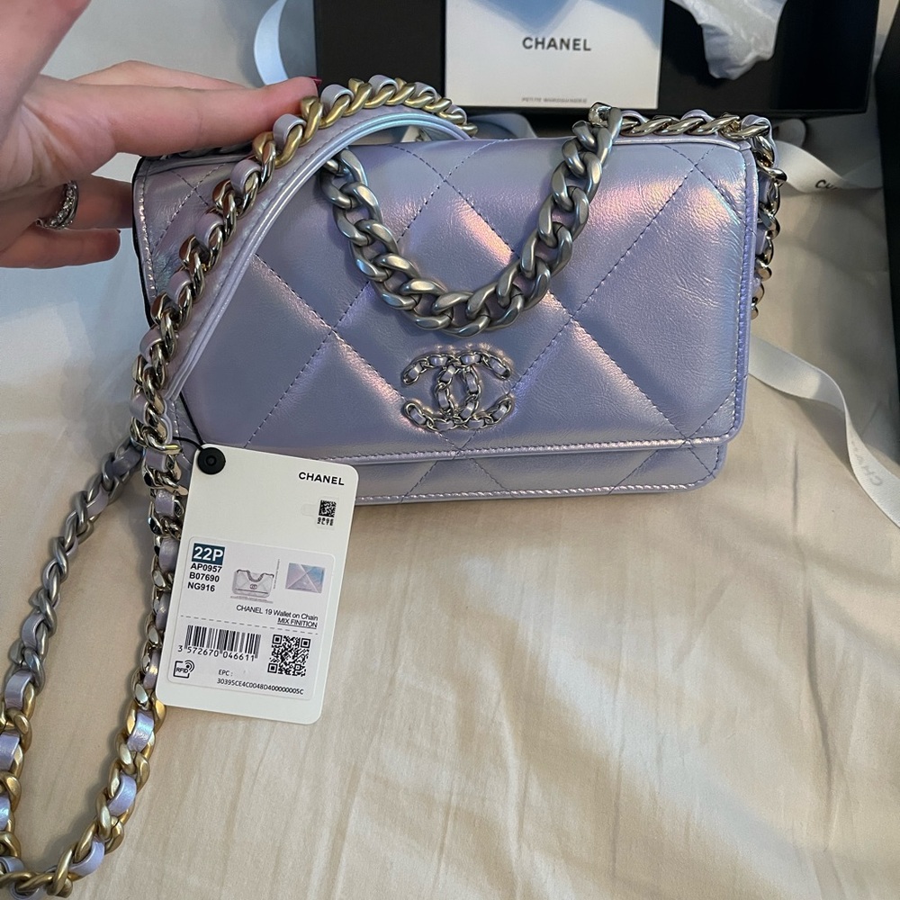 CHANEL 19 Wallet on chain iridesent purple blue